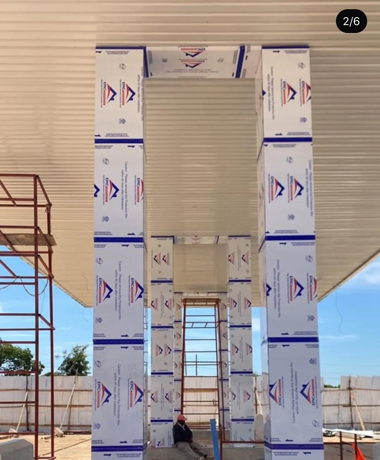 Large-scale Alucobond column installation project
